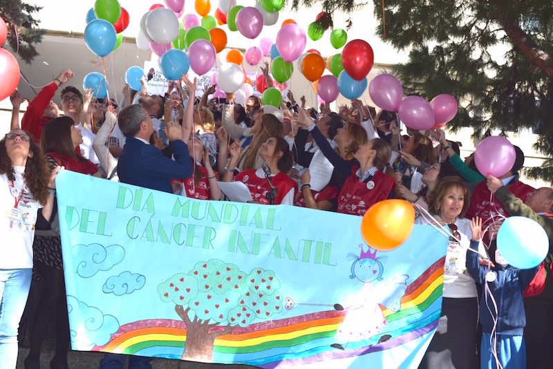 Hospital Materno Infantil de Málaga con motivo del Día Internacional Contra el Cáncer Infantil
