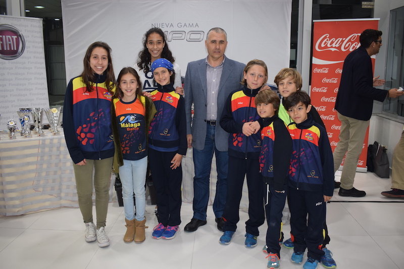 Corredores del Club Málaga Bahía en la entrega de trofeos