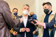 Jos&eacute; Bernal atiende a los medios