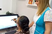 Bel&eacute;n Perea con una usuaria