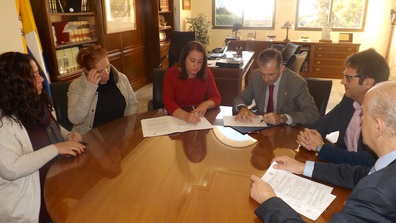 acuerdo firmado esta mañana entre el Colegio de Abogados de Málaga y el Ayuntamiento de Rincón de la Victoria