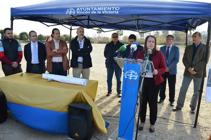 Anaya durante el acto de colocación de la primera piedra de la piscina cubierta