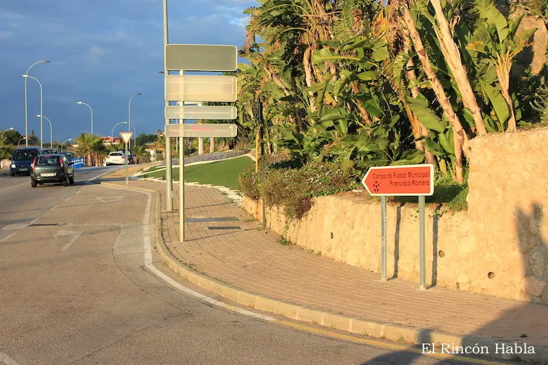 Señalética a la entrada de Rincón de la Victoria