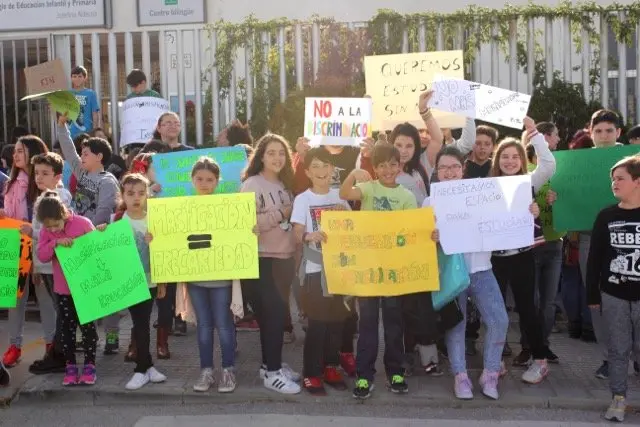 Padres y alumnos de sexto del CEIP Josefina Aldecoa _7679