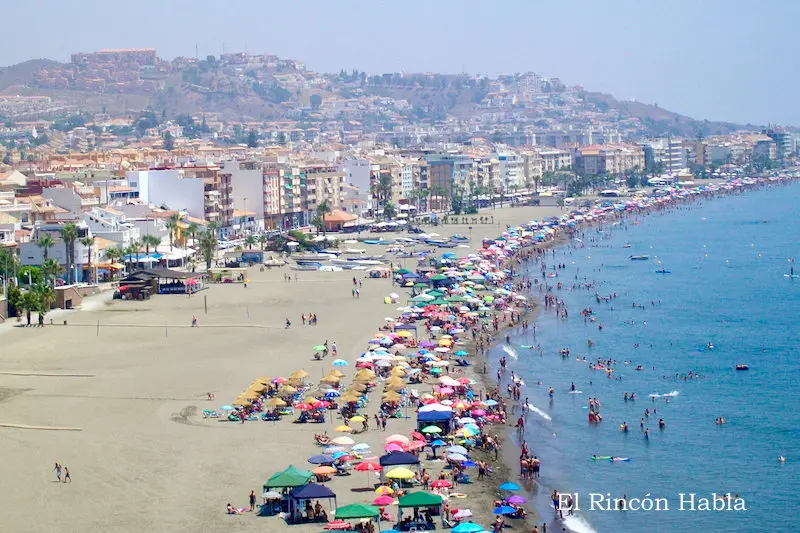 Playa Rincon de la Victoria en julio