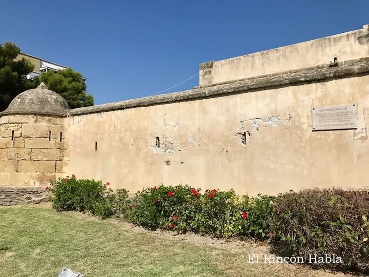 Deterioro de la fachada de la Casa Fuerte Bezmiliana