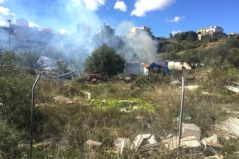 Incendio en el Deposito Municipal - Foto de GE Laura