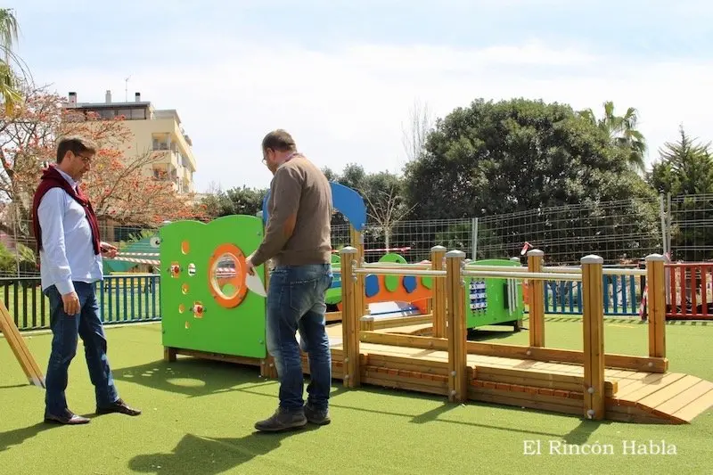 Parque infantil en calle Los Almendros