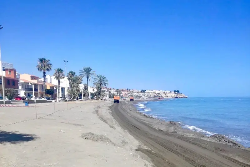 Trabajos en la playa de la Cala del Moral