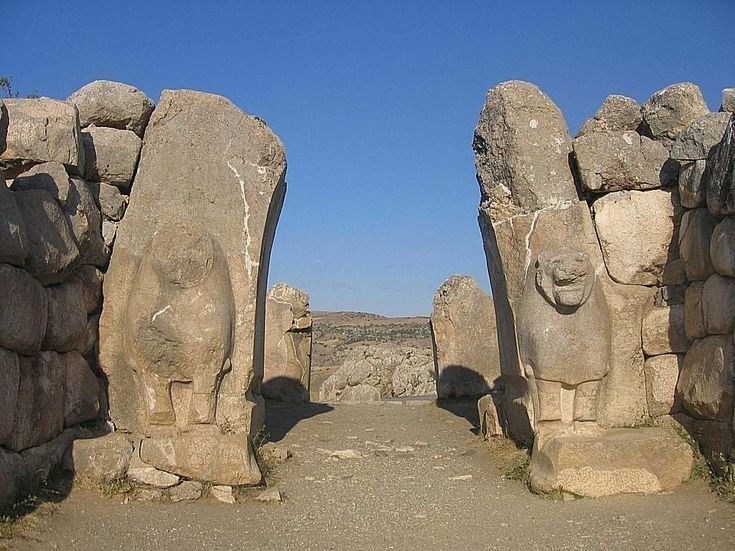La puerta del león es una de las varias puertas de la ciudad hitita de Hattusa