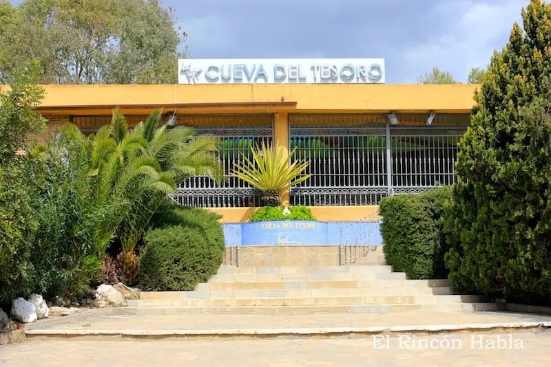 Entrada Cueva del Tesoro