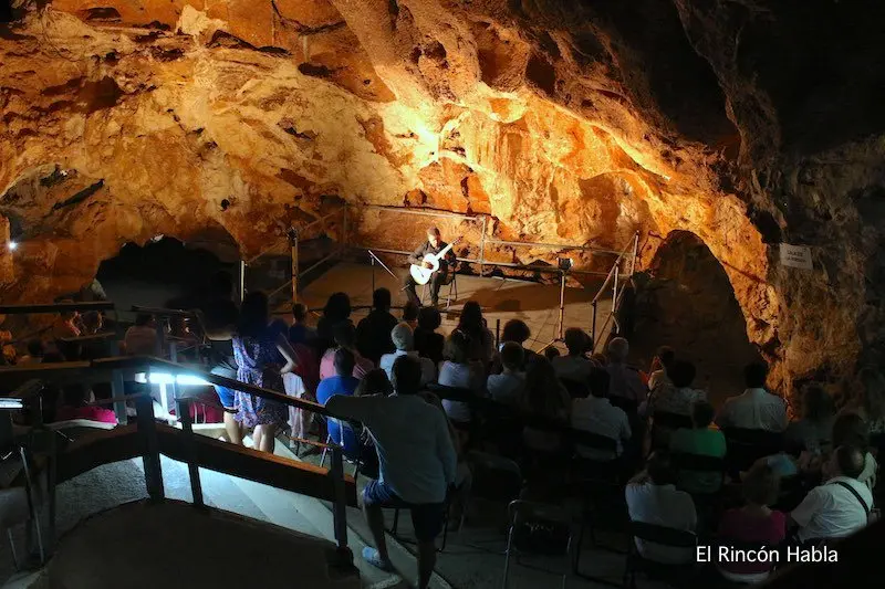 Actuación en la Cueva del Tesoro