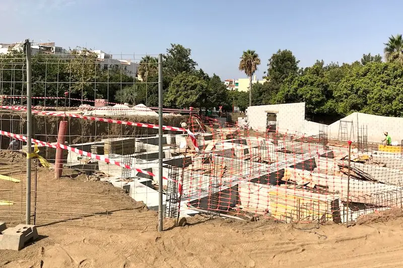 Obras nuevo auditorio aire libre en Huerta Julián