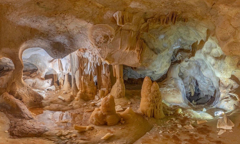 Foto Cueva Maravilla Blanca Agentes Medio Ambiente de Andalucía