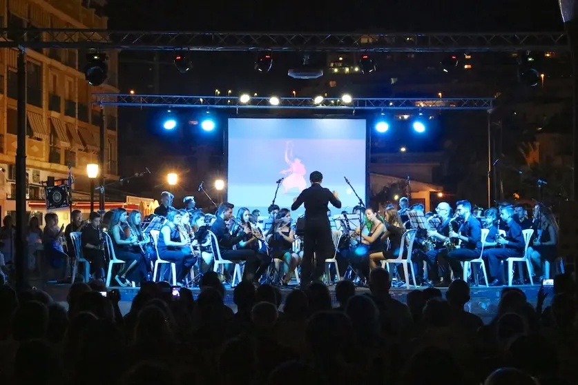 Banda de música interpretando bandas sonoras