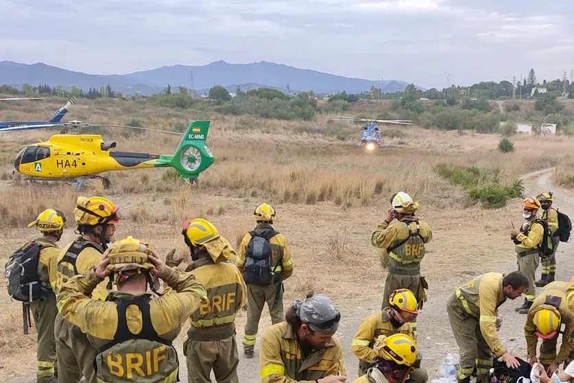 Efectivos desplazados al incendio de Sierra Bermeja