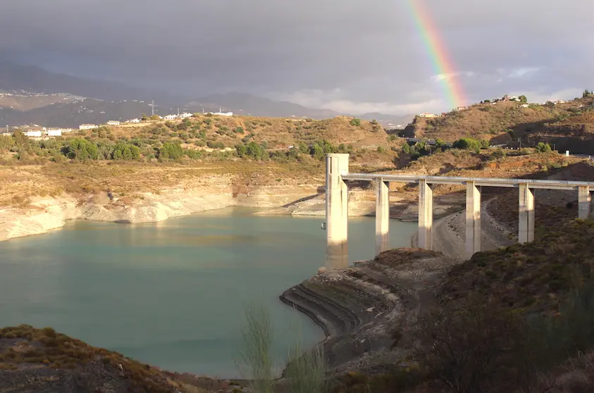 Embalse de la Viñuela al 20%