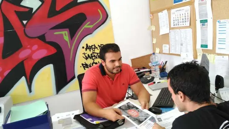 concejal en oficina juventud -Consejo Juventud