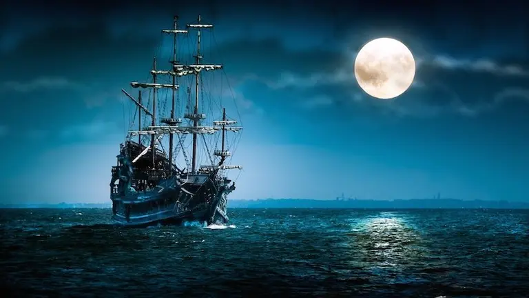 barco-pirata-y-luna-llena-bahia