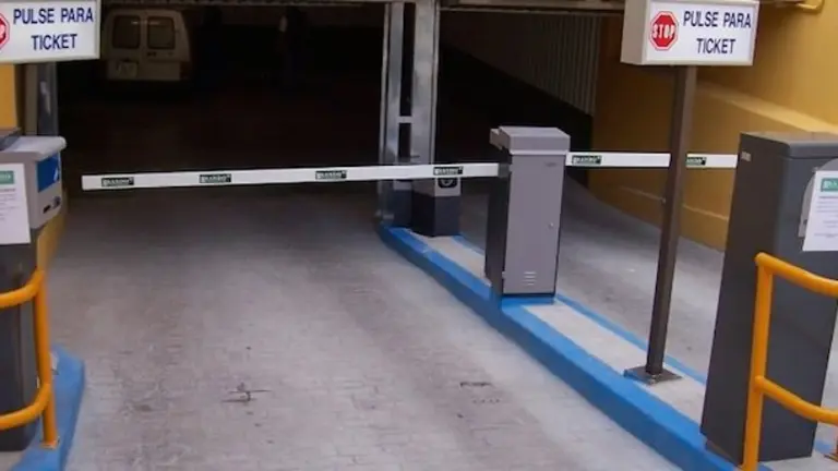 Parking de Sando en la Plaza de la Constituci&oacute;n