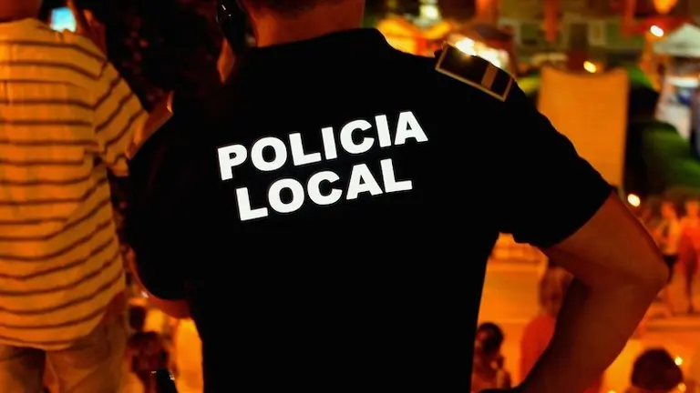 Agente de Polic&iacute;a Local durante un evento local