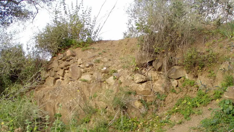 Restos alquer&iacute;a medieval de Santill&aacute;n