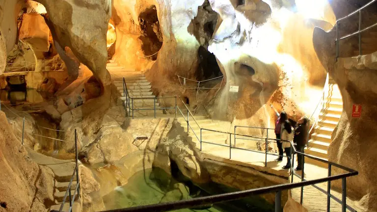 Sala de los Lagos - Cueva del Tesoro copia