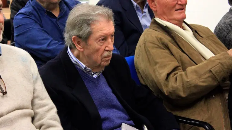 Manuel Alcantara junto Antonio de Hilaria durante la presentaci&oacute;n del poemario de Antonio Mu&ntilde;oz Fr&iacute;as copia