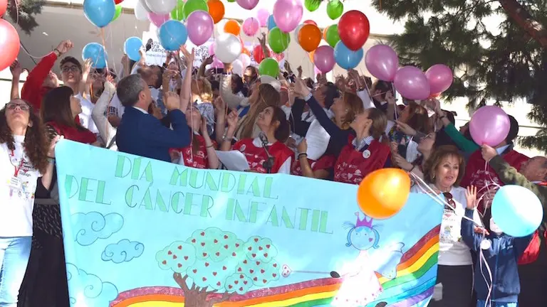 Hospital Materno Infantil de M&aacute;laga con motivo del D&iacute;a Internacional Contra el C&aacute;ncer Infantil