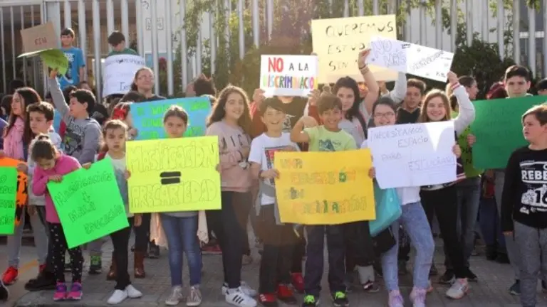 Padres y alumnos de sexto del CEIP Josefina Aldecoa _7679