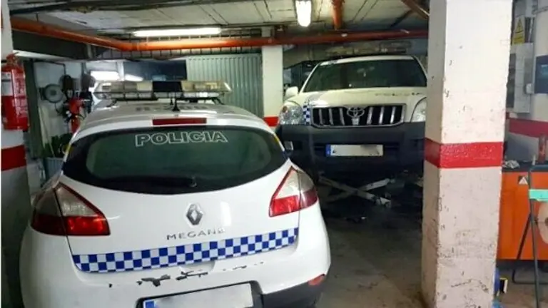 Coches de polic&iacute;a local 2
