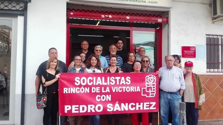 Socialistas con Pedro S&aacute;nchez de Rinc&oacute;n de la Victoria