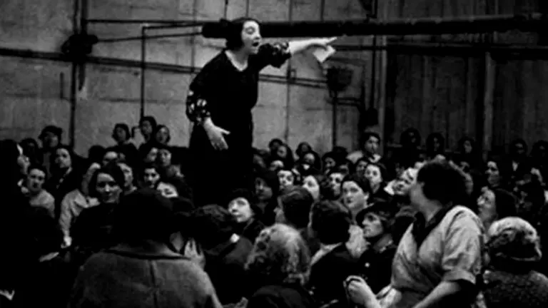 Manifestacion Mujeres siglo XIX