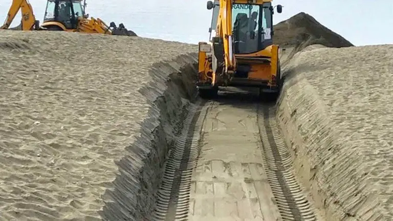 Limpieza de aliviaderos en Rinc&oacute;n de la Victoria