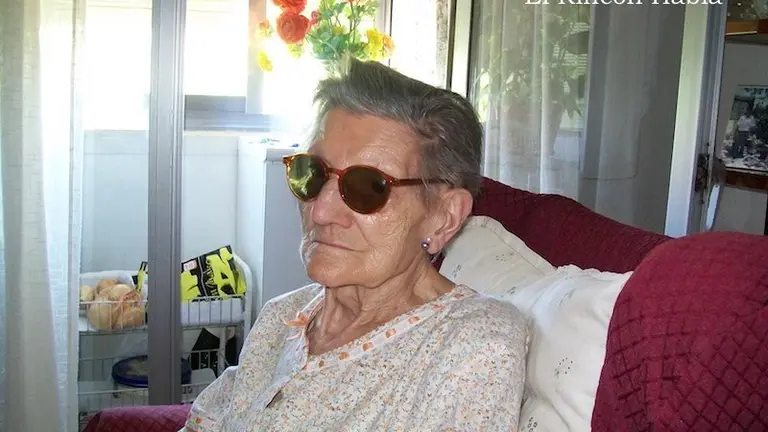 Mayores que viven solos en sus hogares - abuela copia