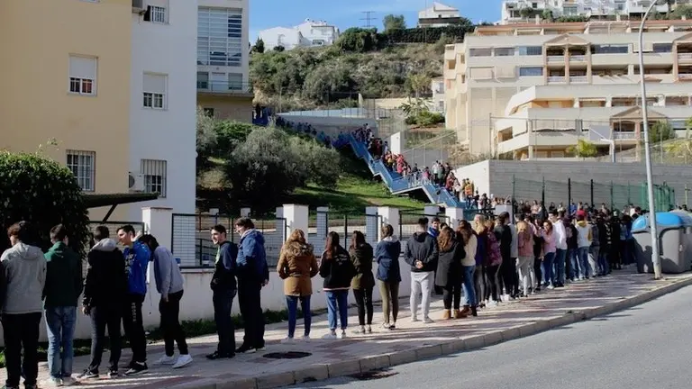 Cadena solidaria Cruz Roja - AMPA Sorolla - IES Ben Al Jatib - 4 de 26