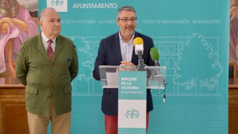 Alcalde y concejal de HAcienda informan sobre asuntos economicos