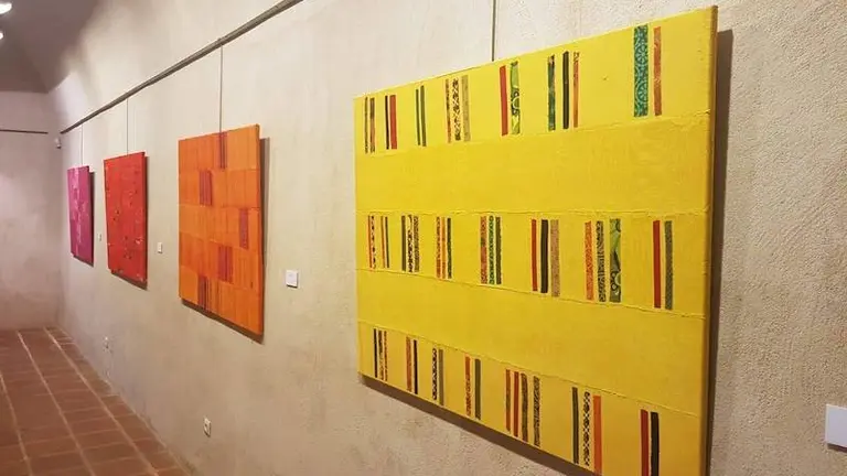 Exposici&oacute;n entretelas