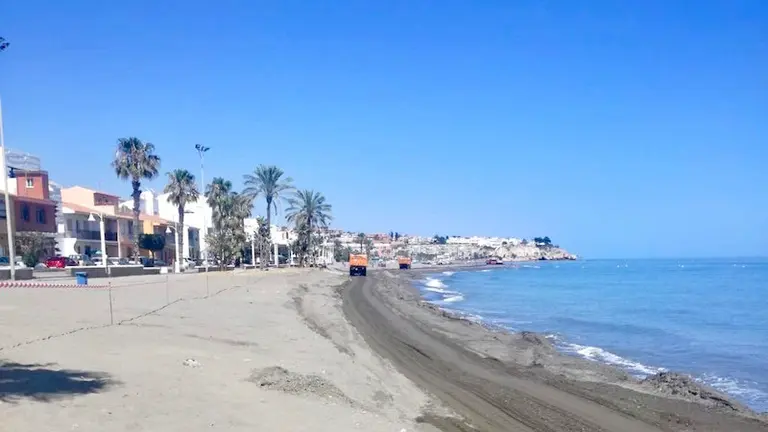 Trabajos en la playa de la Cala del Moral