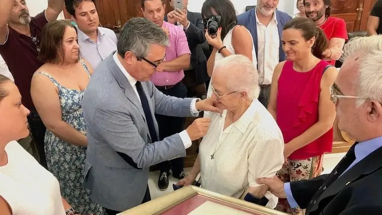 Jose Marfil Peralta - acto distincion hijo predilecto postumo_3979