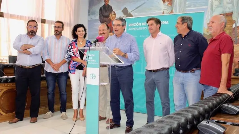 El Equipo de Gobierno en un momento de la rueda de prensa_6811