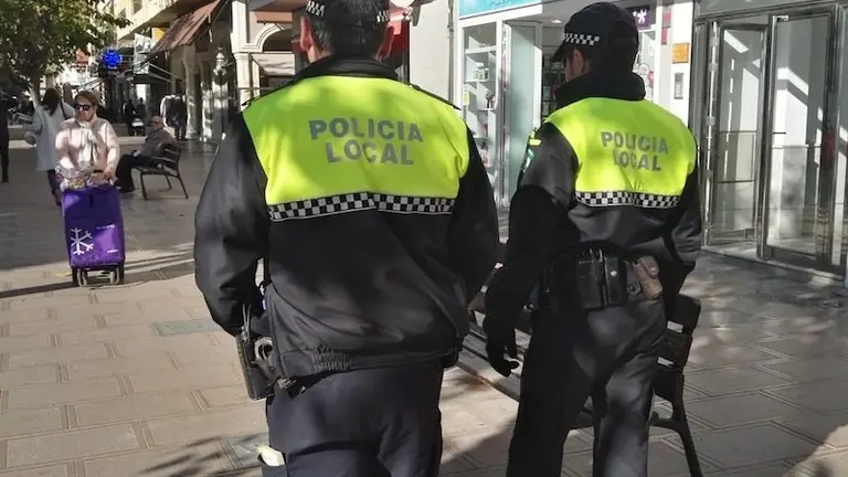 Policia local avenida Mediterr&aacute;neo RV copia