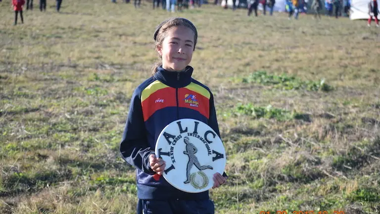Dante con su trofeo de It&aacute;lica copia