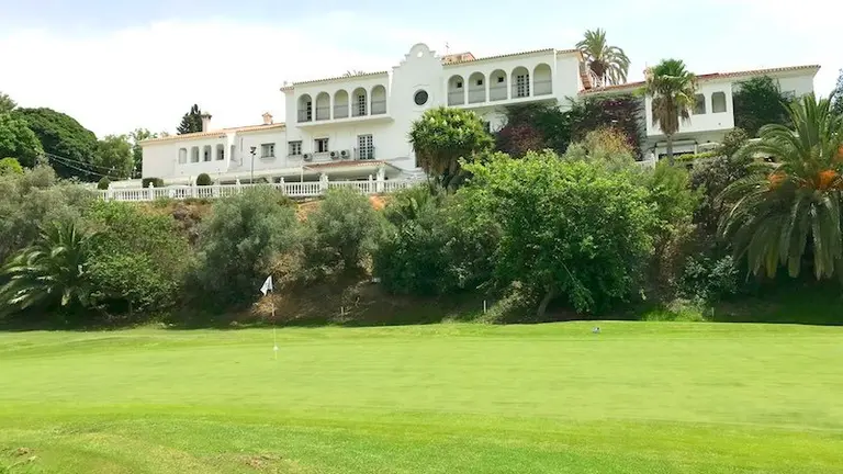 Hoyo13_ y casa Club de A&ntilde;oreta Golf 800x533