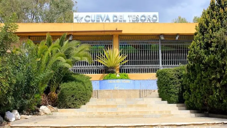 Entrada Cueva del Tesoro