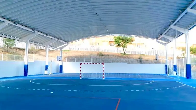 Pistas deportivas exteriores cubiertas del Pabell&oacute;n Municipal Rub&eacute;n Ruzafa