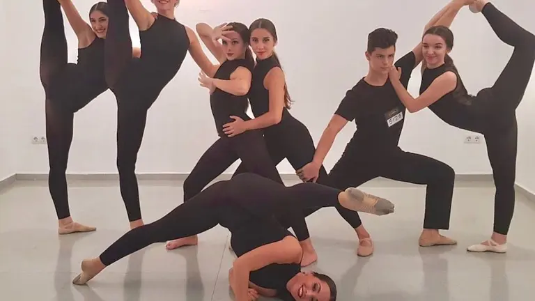 Alumnos de la escuela Izansdance campeones de Espa&ntilde;a durante un rodaje para tv 1024