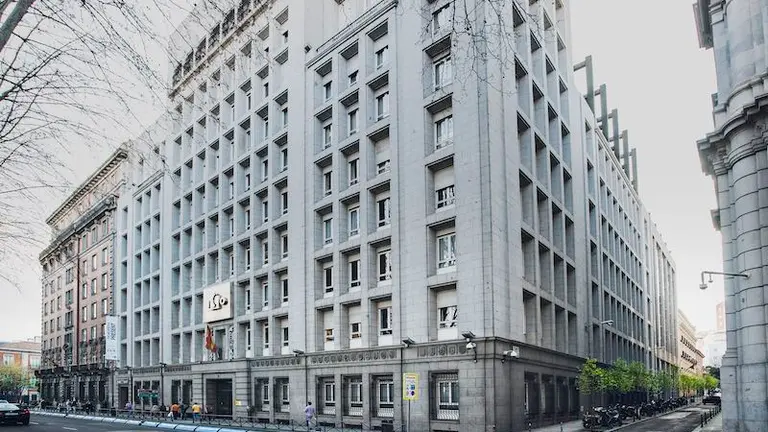 Fachada del Instituto de Cr&eacute;dito Oficial