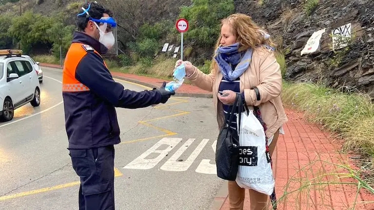 Reparto de mascarillas en A&ntilde;oreta