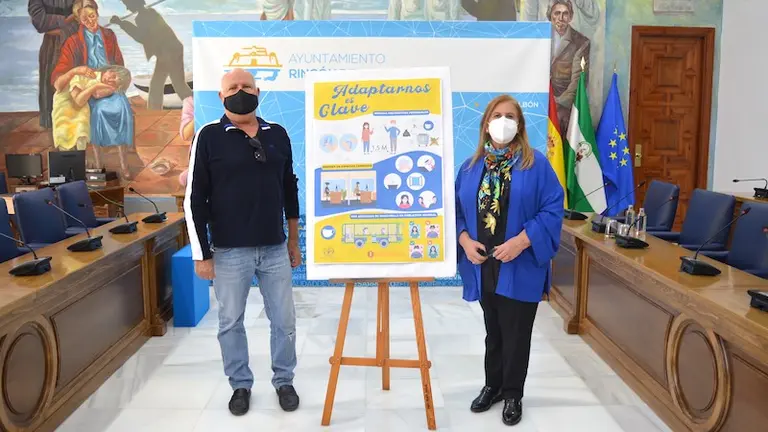 Los ediles Jos&eacute; Mar&iacute;a G&oacute;mez y Mari Carmen Ca&ntilde;izares.